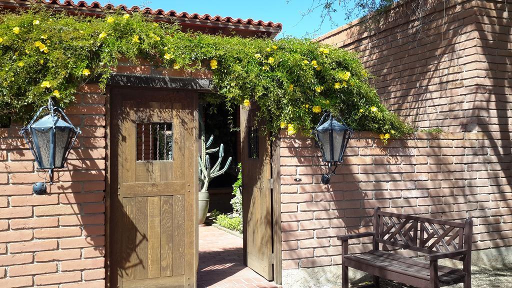 Desert Trails Bed & Breakfast Tanque Verde 외부 사진